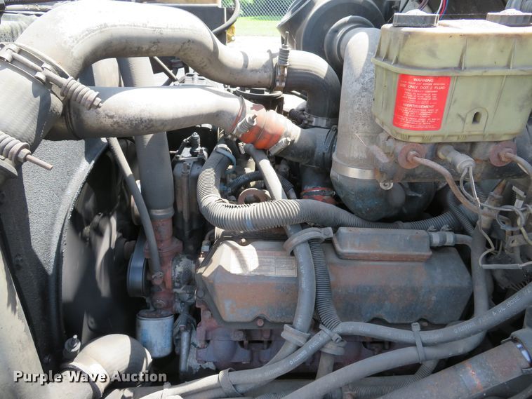 image for item DE8133 2000 International 4700 box truck