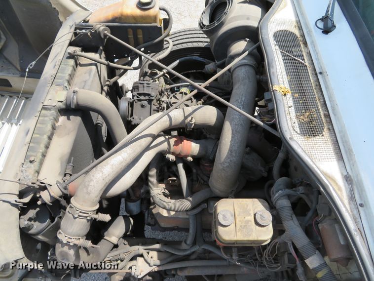 image for item DE8133 2000 International 4700 box truck