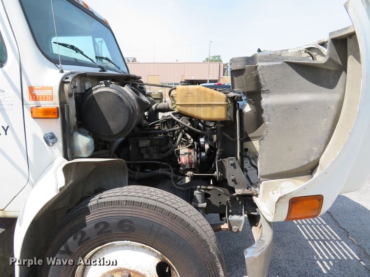 image for item DE8133 2000 International 4700 box truck