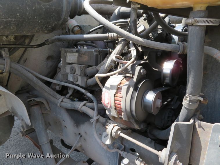 image for item DE8133 2000 International 4700 box truck