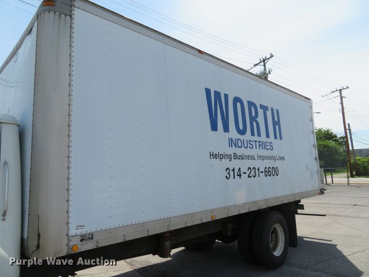 image for item DE8133 2000 International 4700 box truck