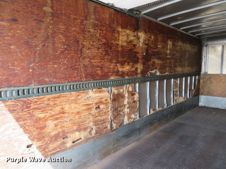 image for item DE8133 2000 International 4700 box truck