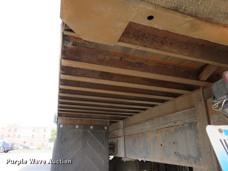 image for item DE8133 2000 International 4700 box truck