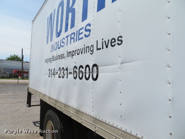 image for item DE8133 2000 International 4700 box truck