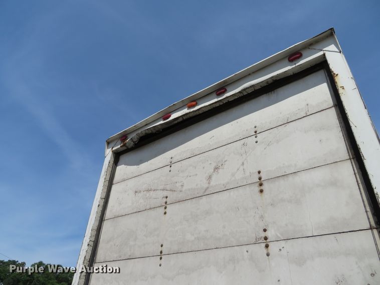 image for item DE8133 2000 International 4700 box truck