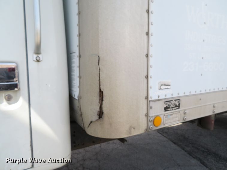 image for item DE8133 2000 International 4700 box truck