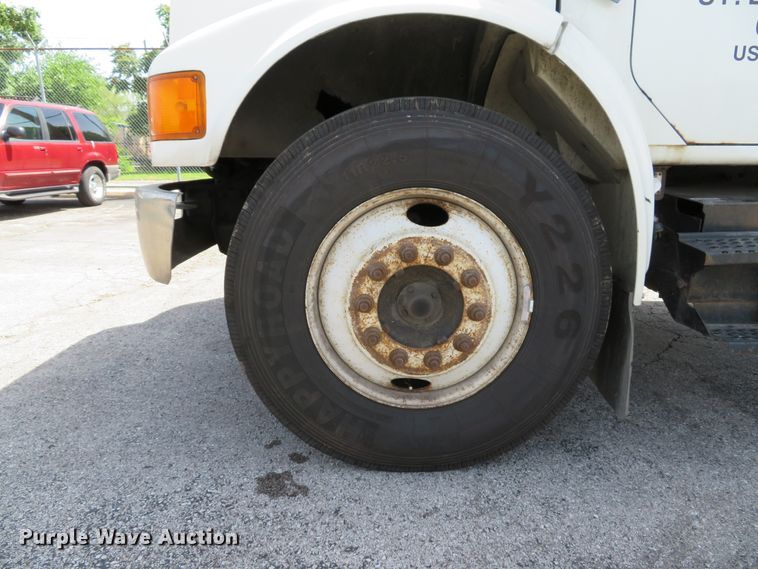 image for item DE8133 2000 International 4700 box truck