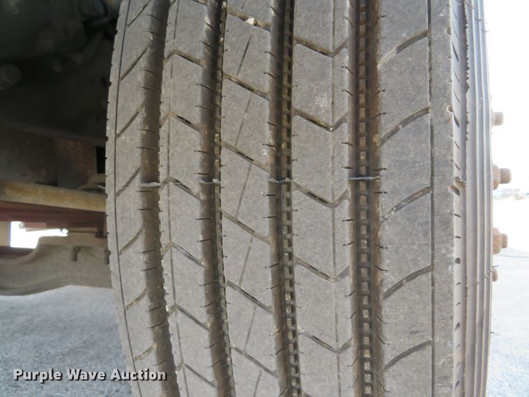 image for item DE8133 2000 International 4700 box truck