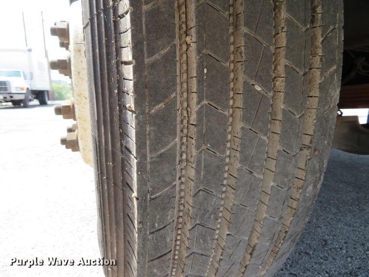 image for item DE8133 2000 International 4700 box truck