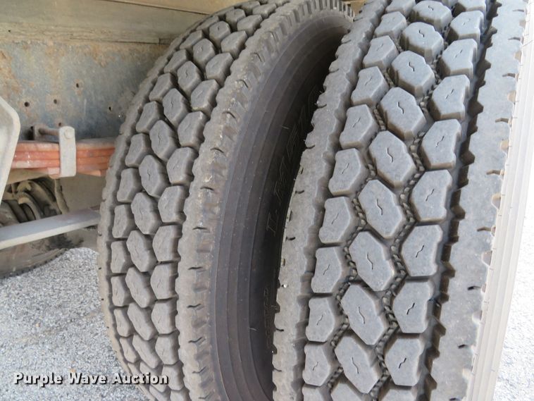 image for item DE8133 2000 International 4700 box truck