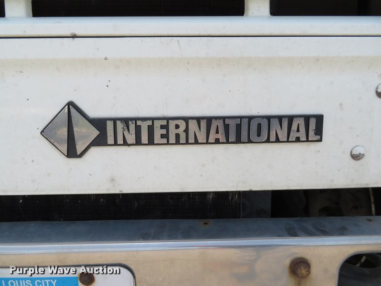 image for item DE8133 2000 International 4700 box truck