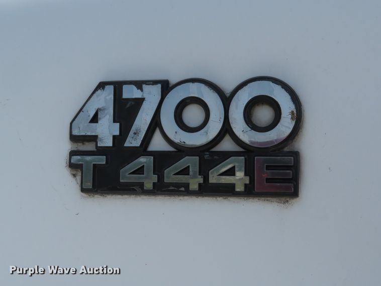 image for item DE8133 2000 International 4700 box truck