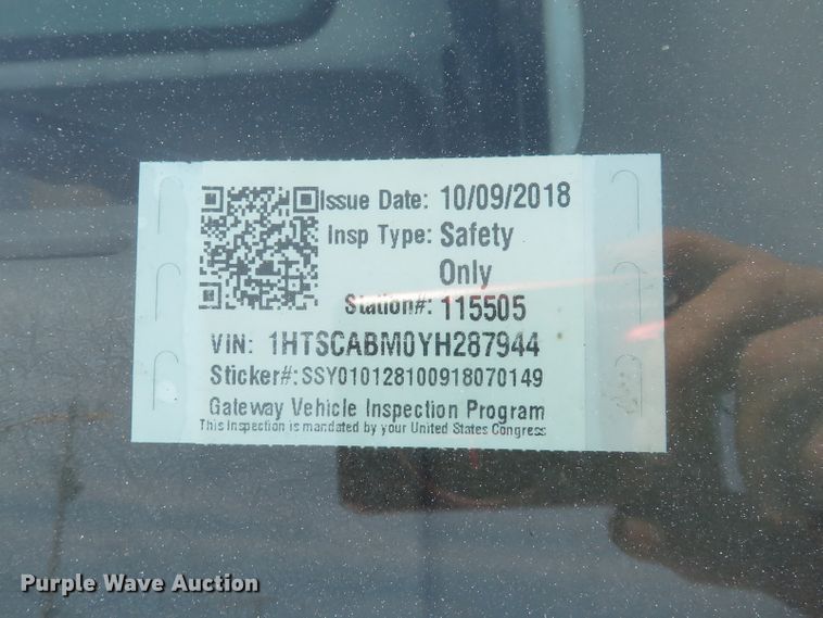 image for item DE8133 2000 International 4700 box truck