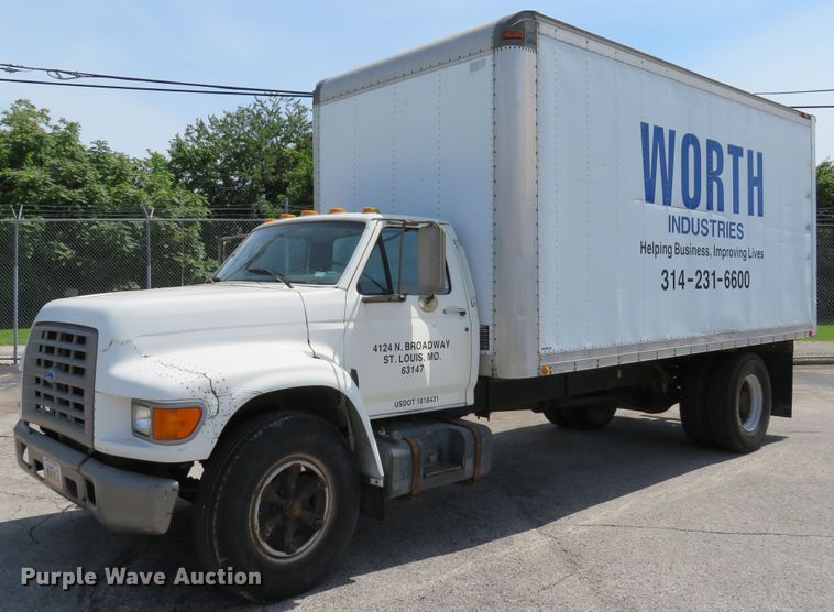 image for item DE8134 1995 Ford F700 box truck