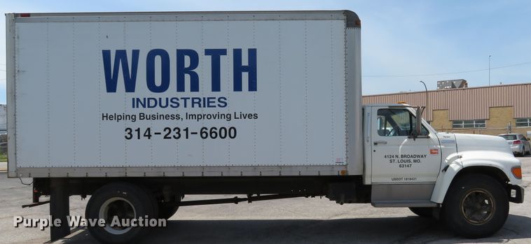 image for item DE8134 1995 Ford F700 box truck