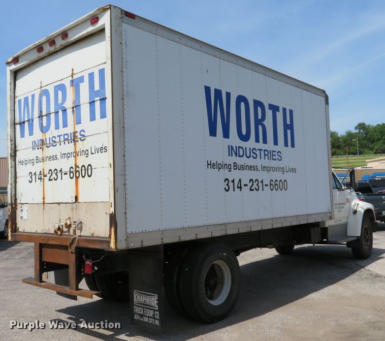 image for item DE8134 1995 Ford F700 box truck