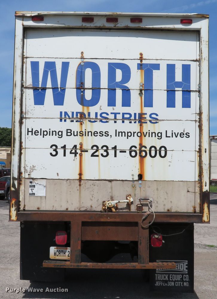 image for item DE8134 1995 Ford F700 box truck