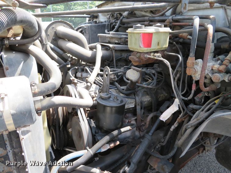 image for item DE8134 1995 Ford F700 box truck