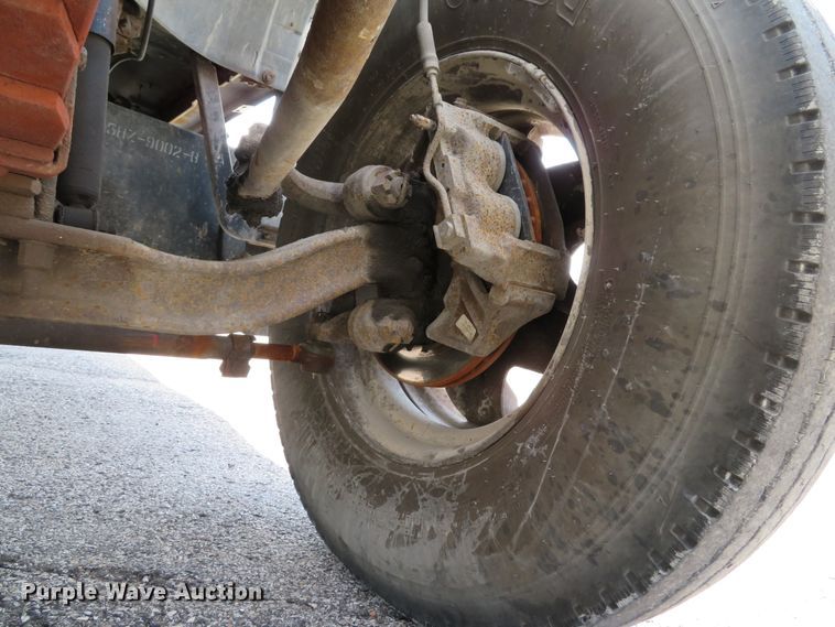 image for item DE8134 1995 Ford F700 box truck