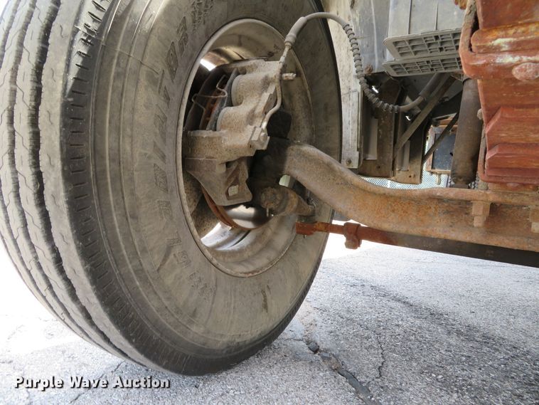 image for item DE8134 1995 Ford F700 box truck