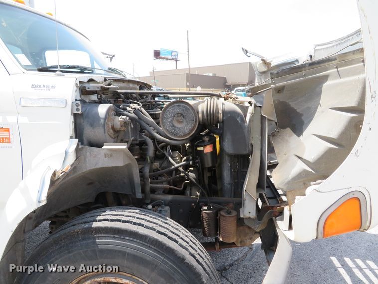 image for item DE8134 1995 Ford F700 box truck