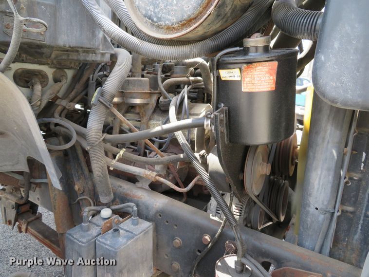 image for item DE8134 1995 Ford F700 box truck