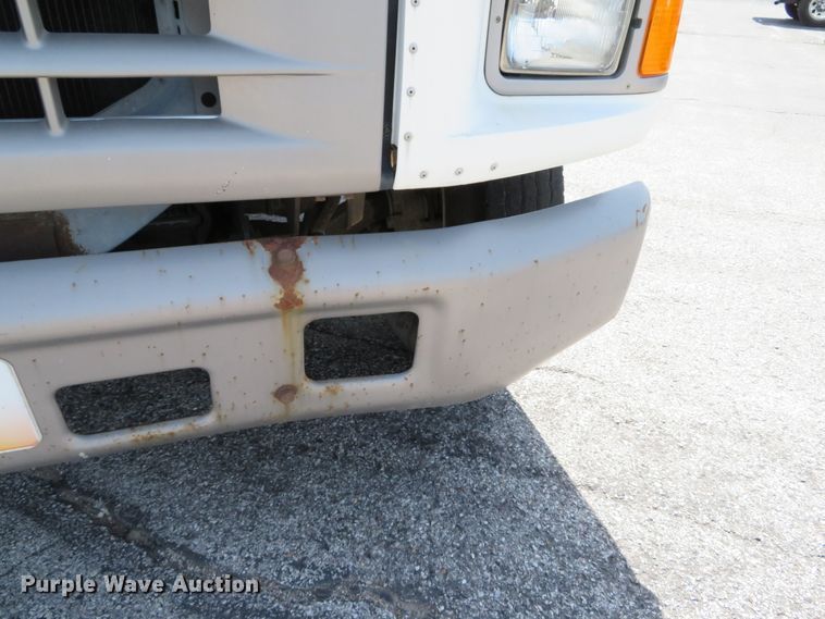 image for item DE8134 1995 Ford F700 box truck