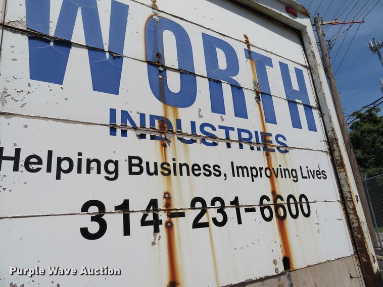 image for item DE8134 1995 Ford F700 box truck