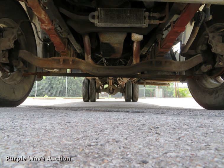 image for item DE8134 1995 Ford F700 box truck