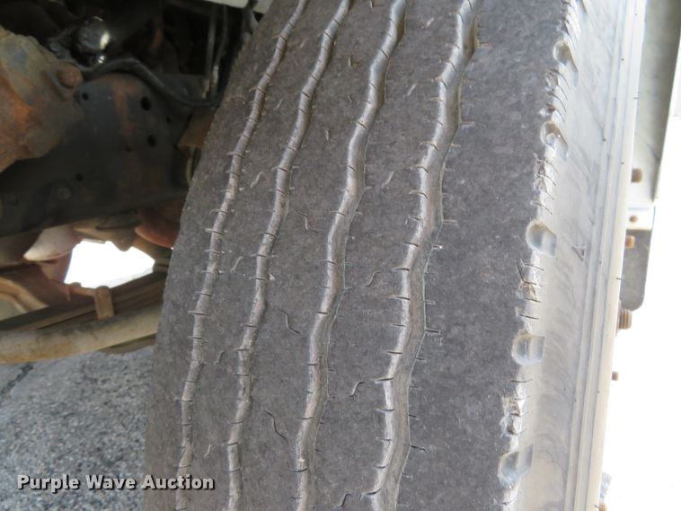 image for item DE8134 1995 Ford F700 box truck