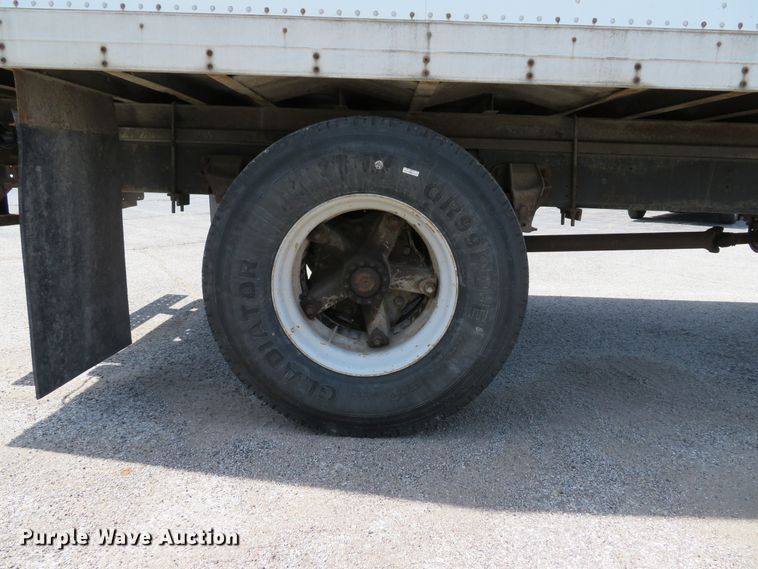 image for item DE8134 1995 Ford F700 box truck