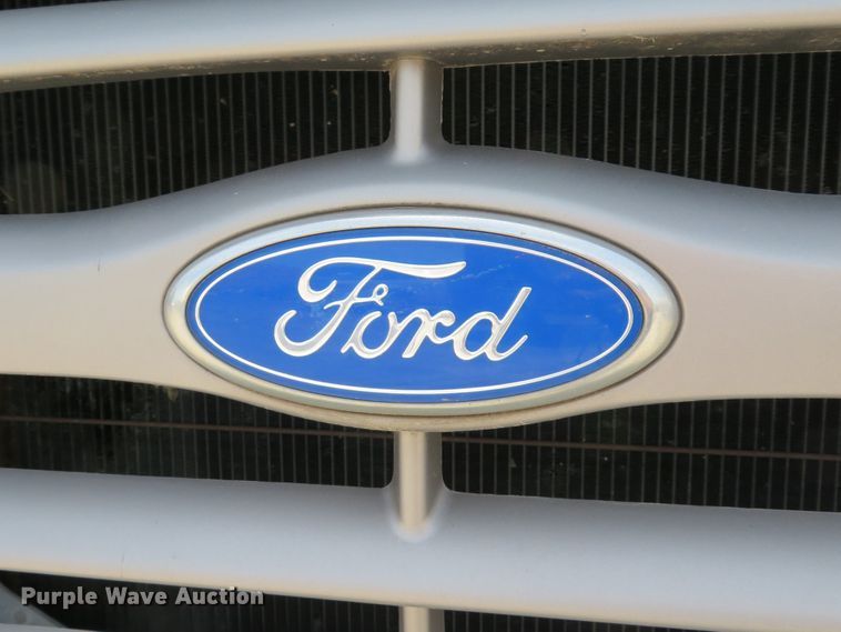 image for item DE8134 1995 Ford F700 box truck