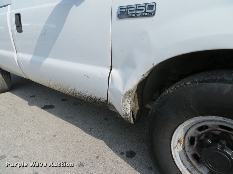 image for item DE8155 2003 Ford F250 Super Duty XL pickup truck