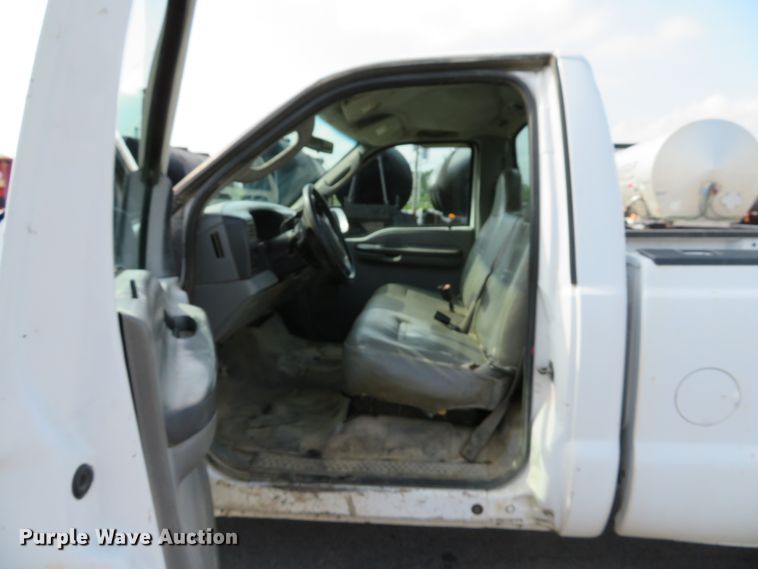 image for item DE8155 2003 Ford F250 Super Duty XL pickup truck