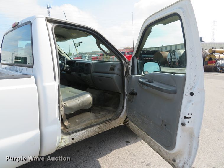 image for item DE8155 2003 Ford F250 Super Duty XL pickup truck