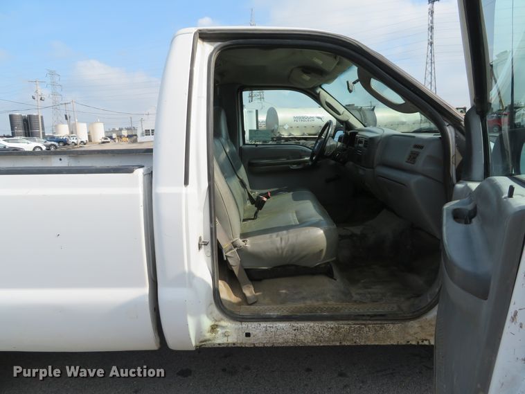 image for item DE8155 2003 Ford F250 Super Duty XL pickup truck