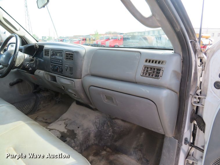 image for item DE8155 2003 Ford F250 Super Duty XL pickup truck