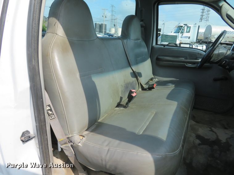 image for item DE8155 2003 Ford F250 Super Duty XL pickup truck