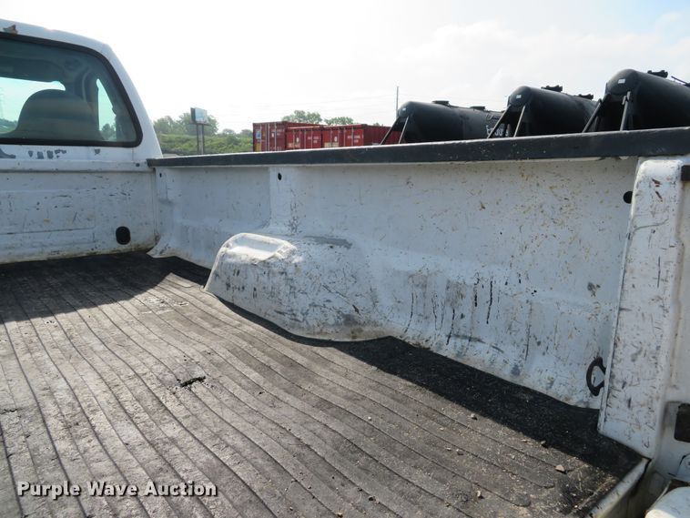 image for item DE8155 2003 Ford F250 Super Duty XL pickup truck