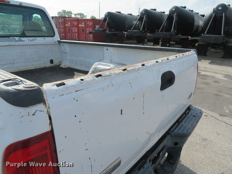 image for item DE8155 2003 Ford F250 Super Duty XL pickup truck