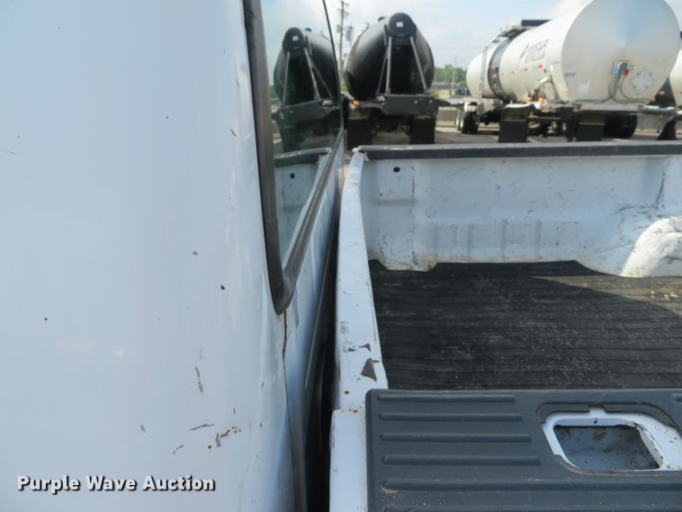 image for item DE8155 2003 Ford F250 Super Duty XL pickup truck