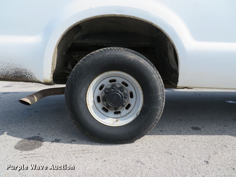 image for item DE8155 2003 Ford F250 Super Duty XL pickup truck