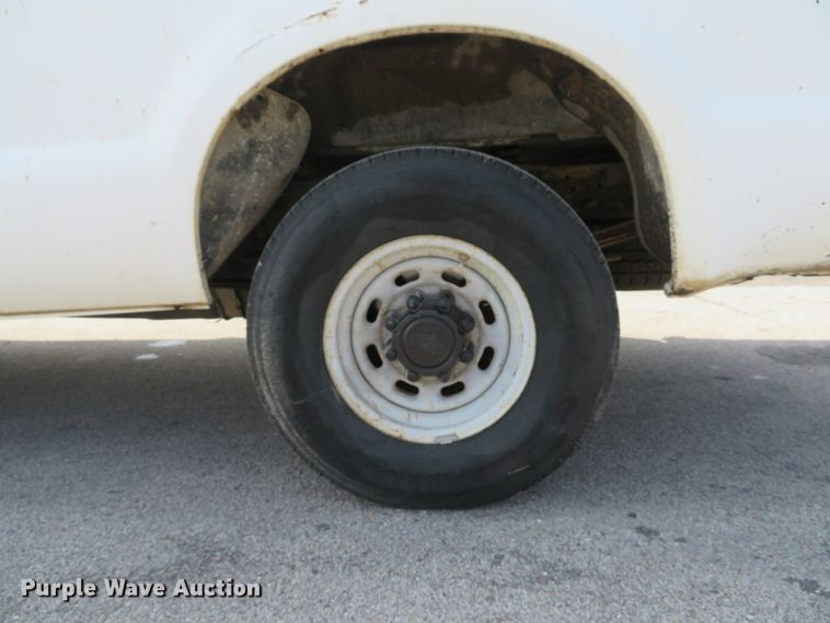 image for item DE8155 2003 Ford F250 Super Duty XL pickup truck