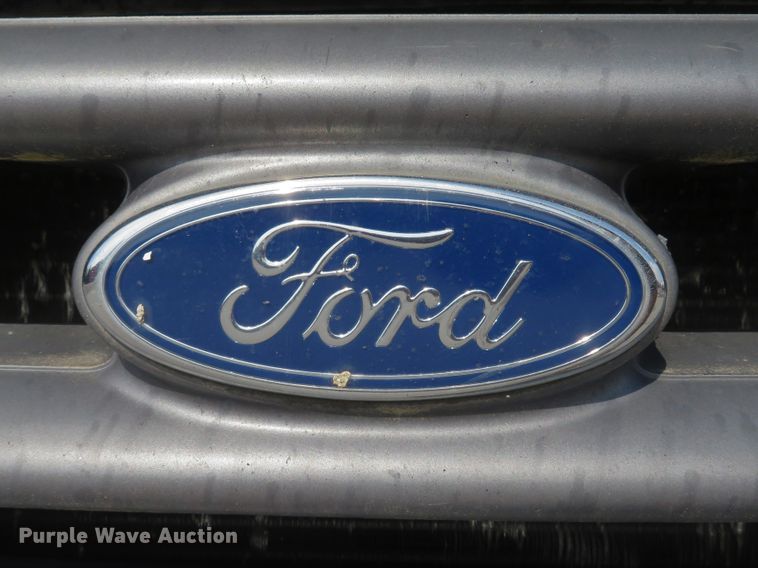 image for item DE8155 2003 Ford F250 Super Duty XL pickup truck