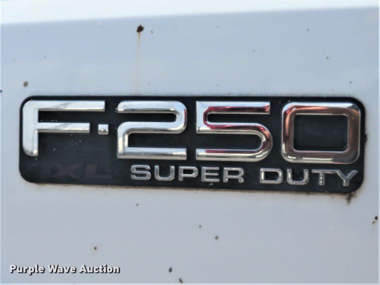 image for item DE8155 2003 Ford F250 Super Duty XL pickup truck