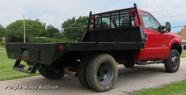 image for item DE8159 2004 Ford F550 Super Duty XL flatbed truck