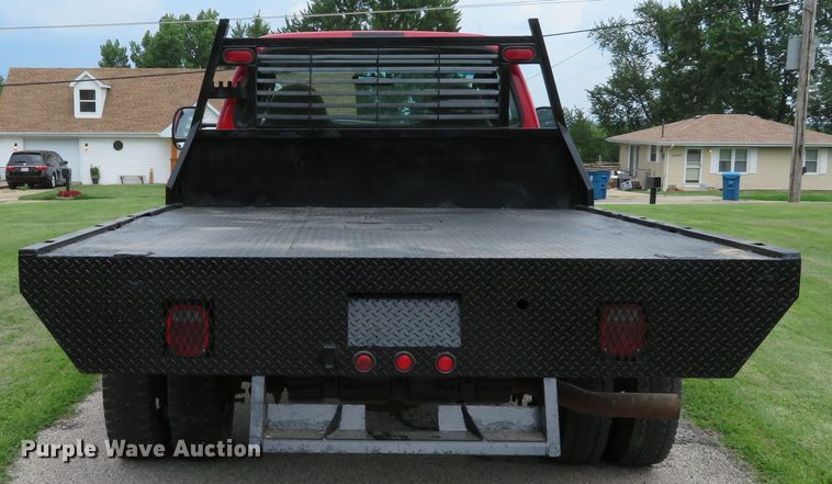 image for item DE8159 2004 Ford F550 Super Duty XL flatbed truck