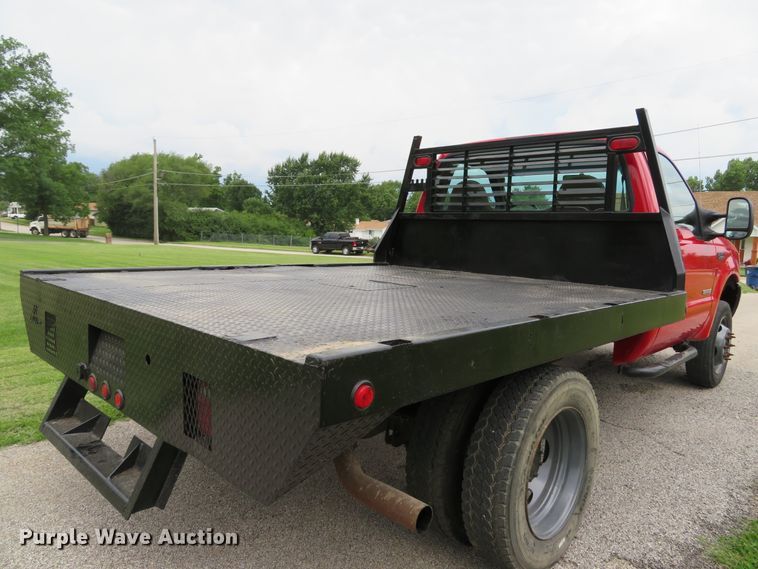 image for item DE8159 2004 Ford F550 Super Duty XL flatbed truck