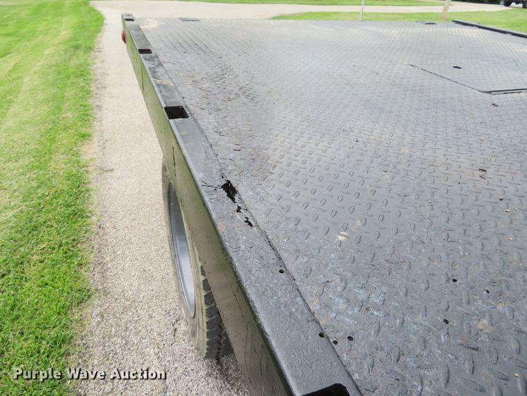 image for item DE8159 2004 Ford F550 Super Duty XL flatbed truck