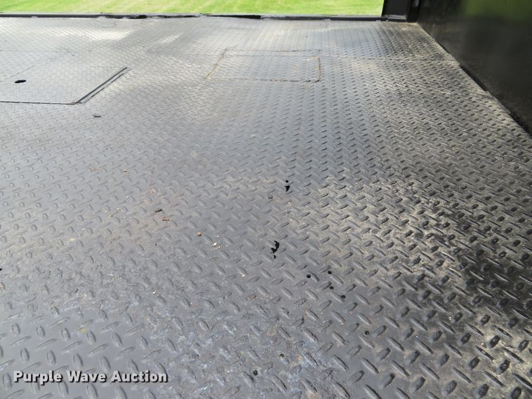 image for item DE8159 2004 Ford F550 Super Duty XL flatbed truck